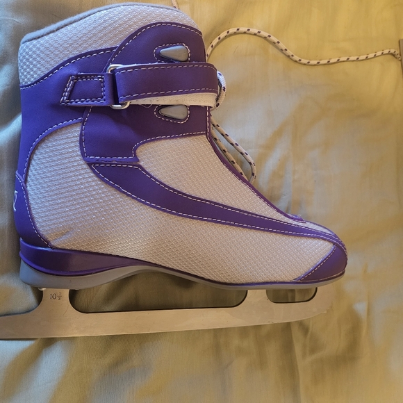 Women's size 8 Ice Skates - Picture 3 of 4